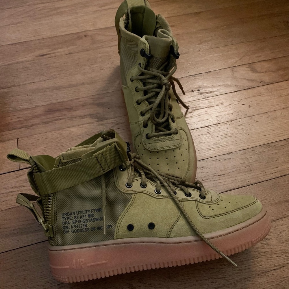 Nike SF Air Force 1 Mid.